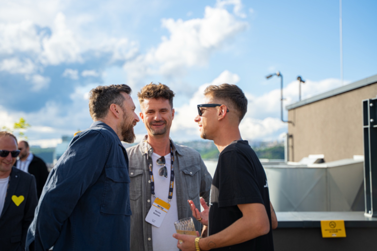 Networking na terase J&T Banky během Meet&Deal vol11