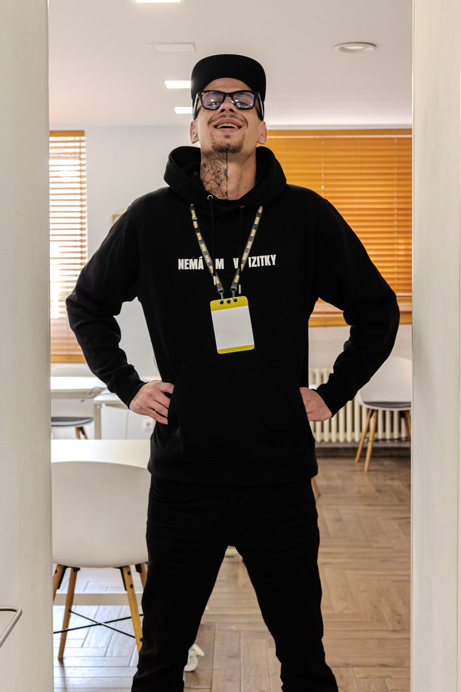 Mikina s visačkou